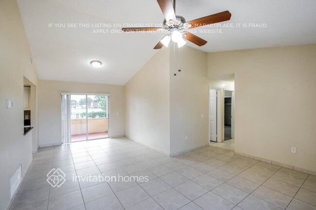Foto del edificio - 350 NW 99th Way