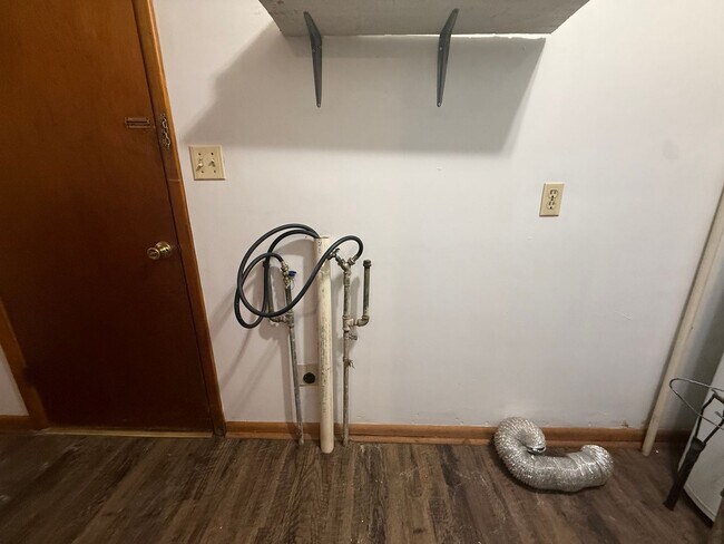 Foto del edificio - 3 Bedroom 1 Bath with 1 Car Garage!