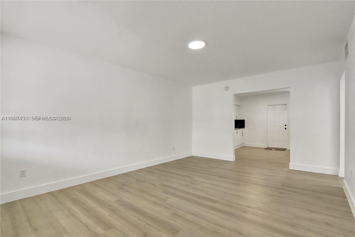 Foto del edificio - 1340 NW 102nd St