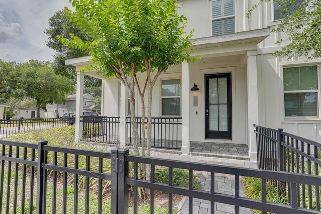 Photo - 1401 E Michigan St House