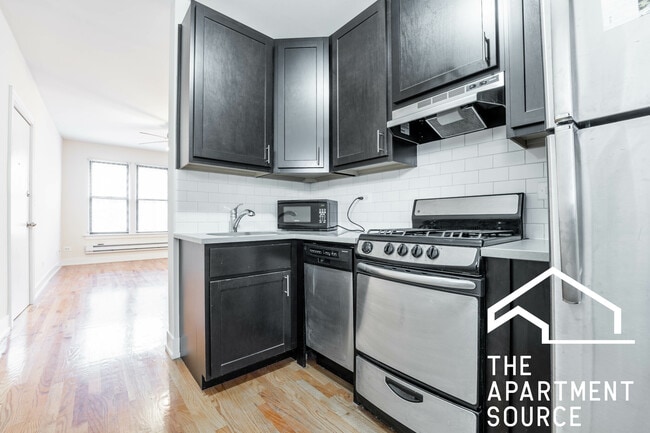 Building Photo - 619 W Melrose St