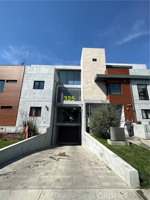 Building Photo - 325 Myrtle St