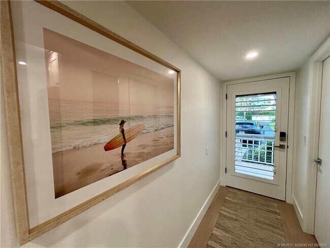 Building Photo - 484 NE Plantation Rd