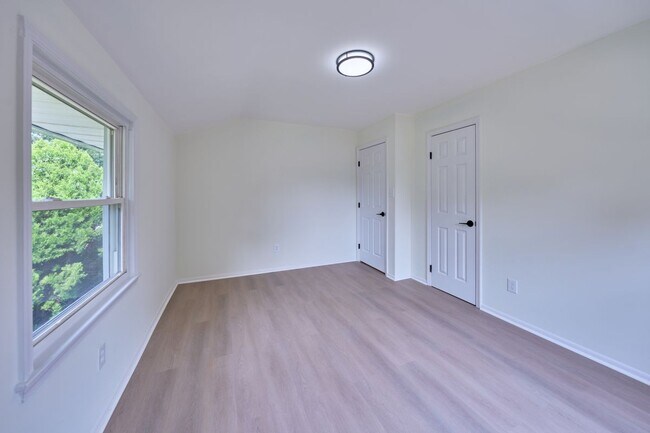 Building Photo - 2924 Gracefield Rd