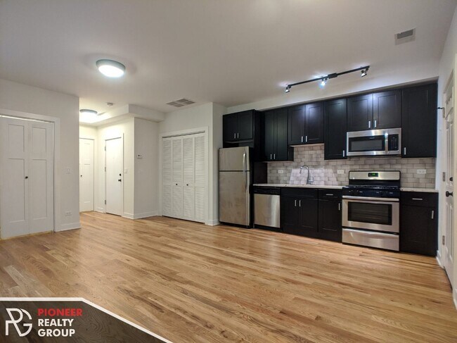 Foto del edificio - 2203 W Eastwood Ave