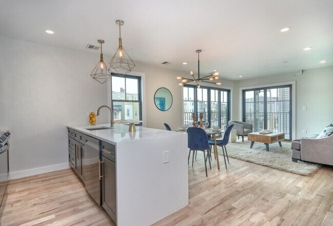 Building Photo - 74 Brooks St