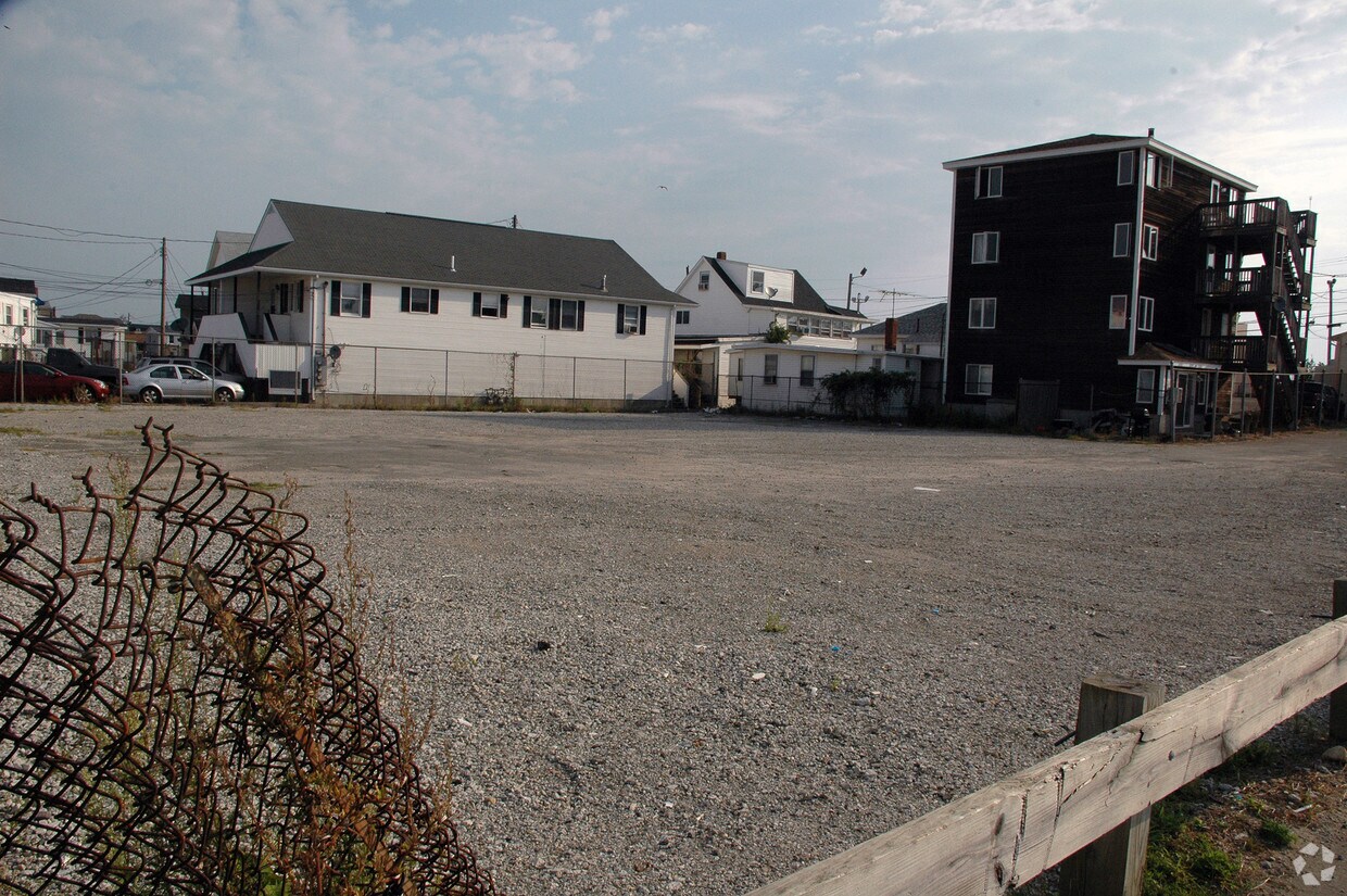 14 N End Blvd, Salisbury, MA 01952 Apartments in Salisbury, MA