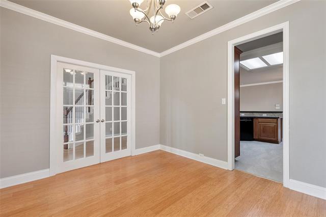 Building Photo - 2026 Camelot Dr