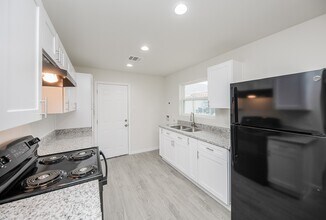 Building Photo - 5040 Mallow St