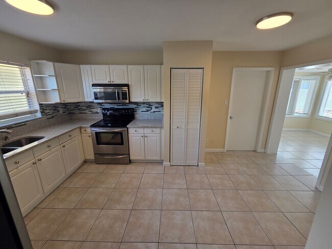 Foto del edificio - Charming 3 Bedroom Home in South Tampa's Ballast Point Neighborhood