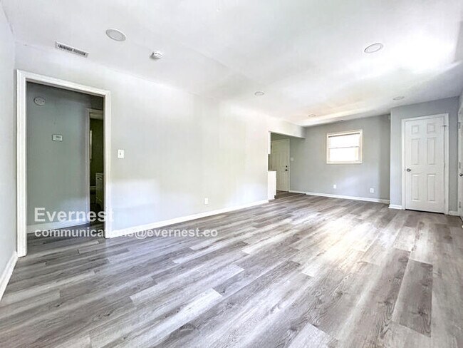 Foto del edificio - 926 Hall St NW