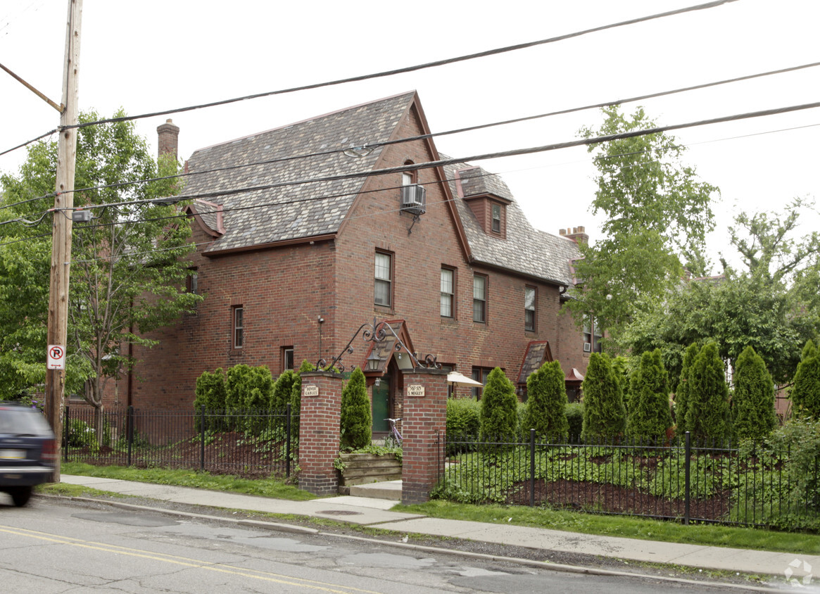 Primary Photo - Dover Gables
