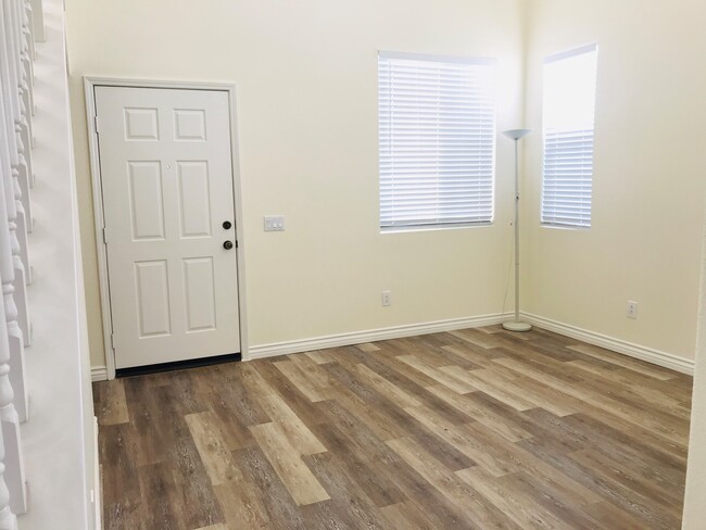 Building Photo - 32986 Terrace Dr