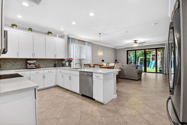 Building Photo - 9062 Gulf Cove Dr