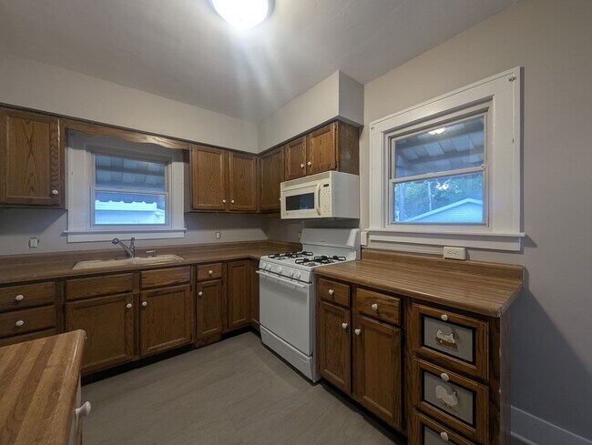 Foto del edificio - 1713 W Church St