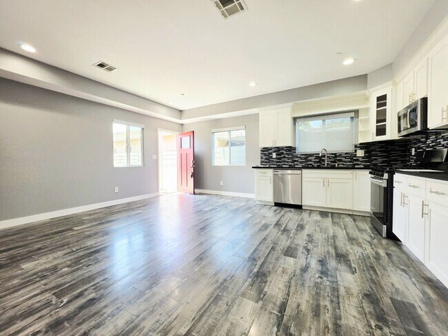 Foto del edificio - 631 W 83rd St