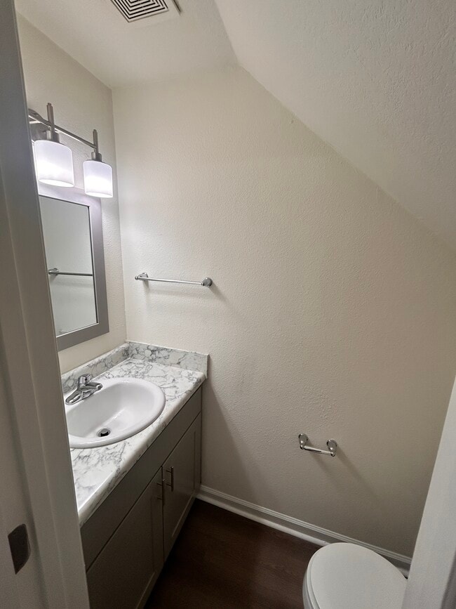 Foto del edificio - 1146 Fords Pointe Cir