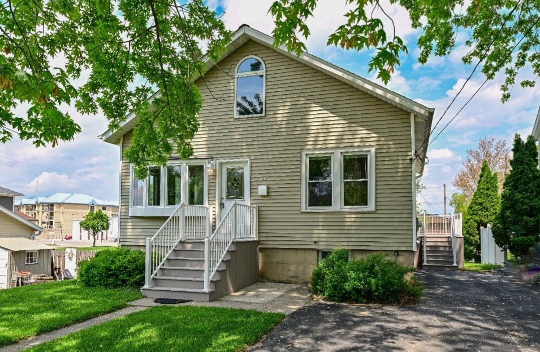 Foto principal - 118 Lake St