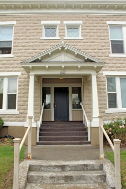 Building Photo - 8007-8015 N Denver Ave