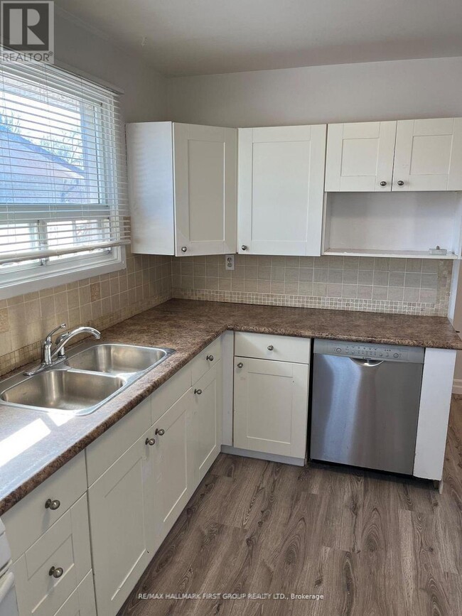 Building Photo - 780 W Shore Blvd