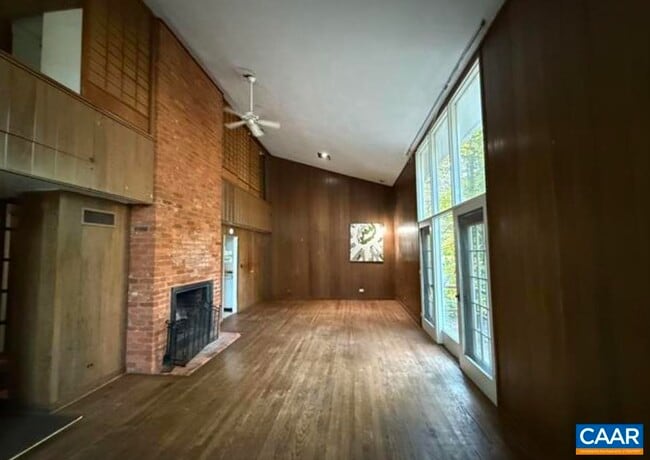 Building Photo - 536 Valley Rd