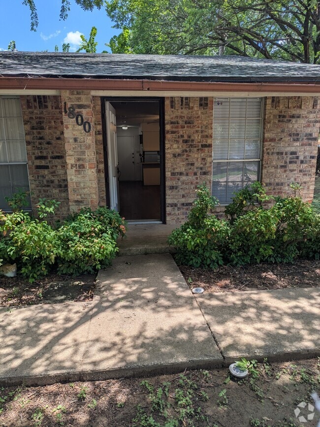 Building Photo - 1800 Romack Ct