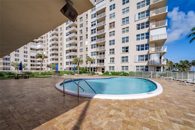 Foto del edificio - 5200 N Ocean Blvd