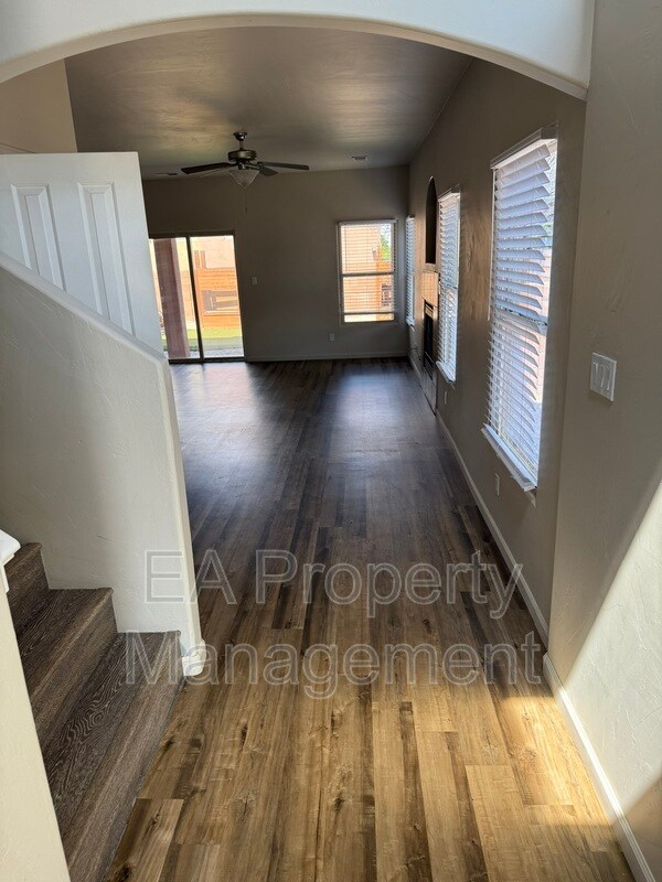 Foto del edificio - 927 Tieran Ct NE