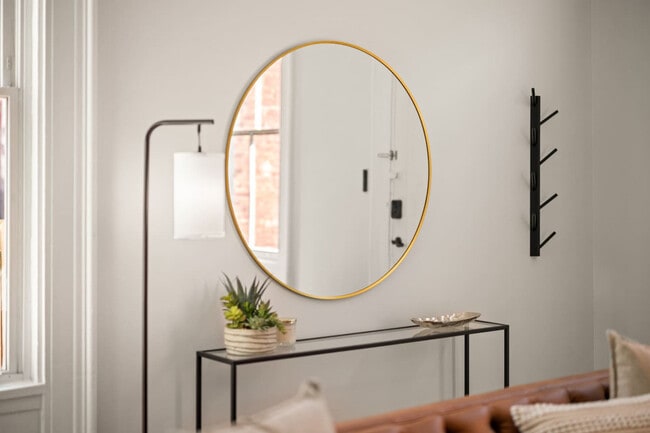 Building Photo - 516 E 12th St