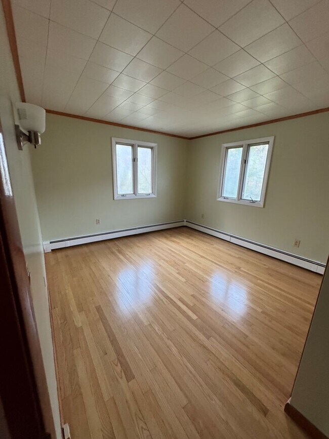 Foto del edificio - Spacious 3 Bedroom Home Available Now