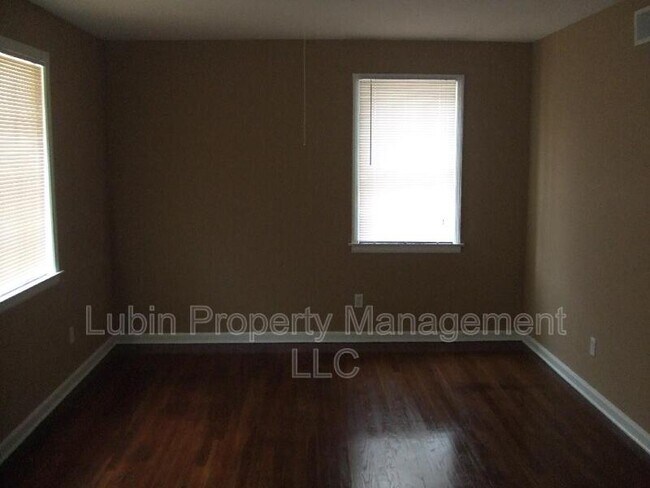 Foto del edificio - 2630 Whitman Ave