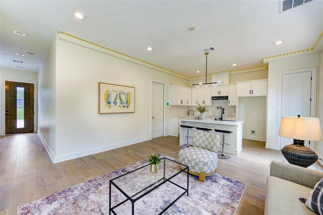 Foto del edificio - 5839 Banks St
