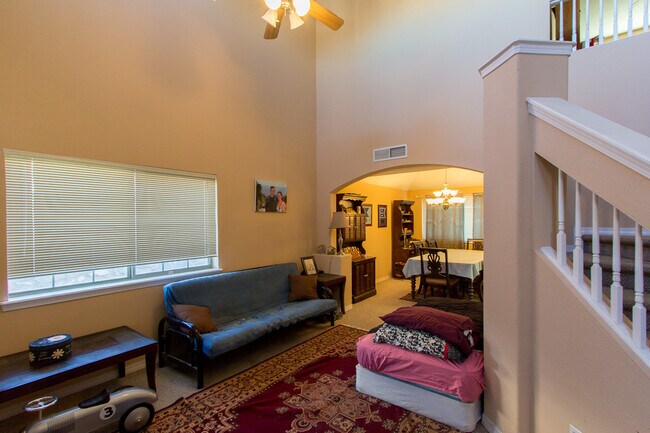 Foto del edificio - BEAUTIFUL EASTSIDE HOME WITH POOL AND HOTTUB