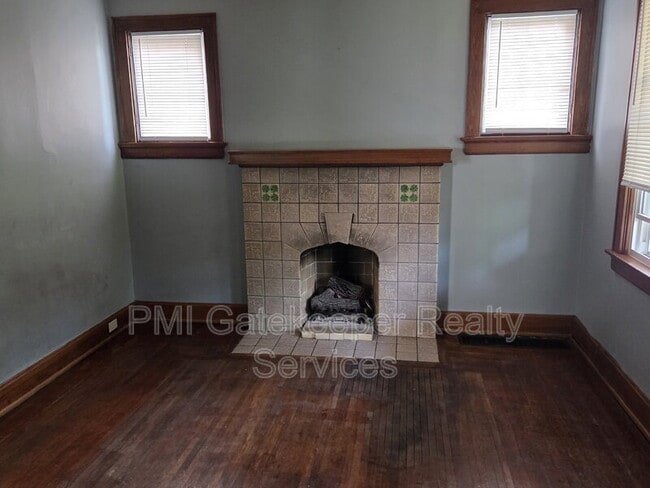 Building Photo - 4370 St Lawrence Ave