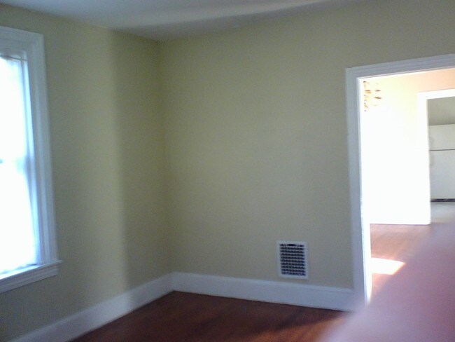 Building Photo - 731 Berwyn Ave