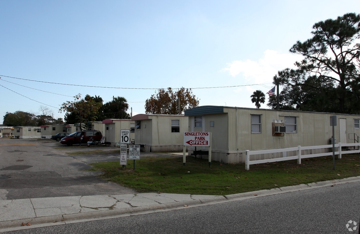 Singleton Mobile Home Park Apartments in Atlantic Beach, FL