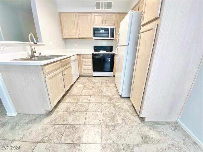 Building Photo - 3083 Key Largo Dr