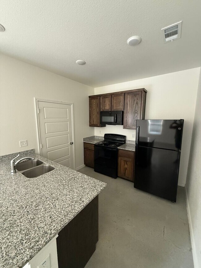 Foto del edificio - 121 Wind Ridge Dr