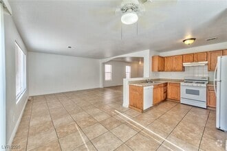 Building Photo - 6348 Kenny Heights Ct
