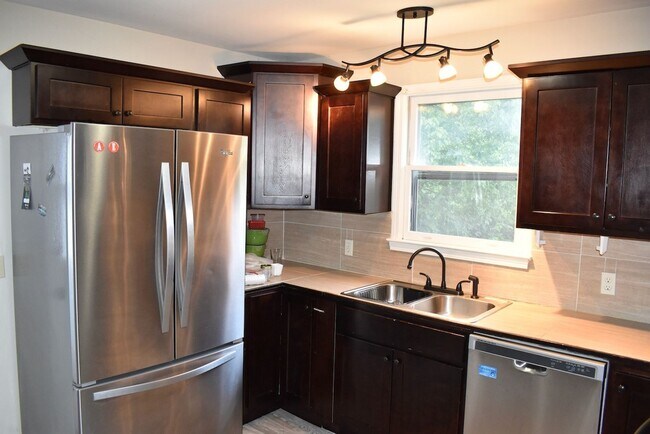Foto del edificio - 3 Bed/2 Bath Home in East Nashville, Fenced Yard, Hardwood Floors, Minutes to Shelby Bottoms
