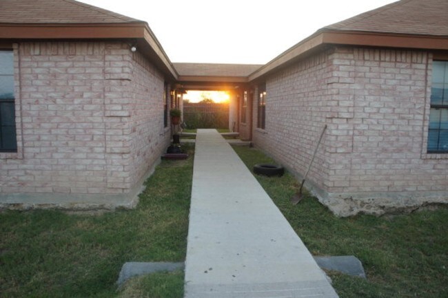 Foto del edificio - 8421 E Alberta Rd