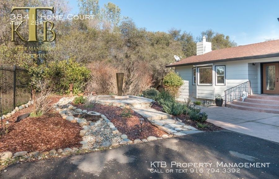 Primary Photo - Wonderful home on 5 acres