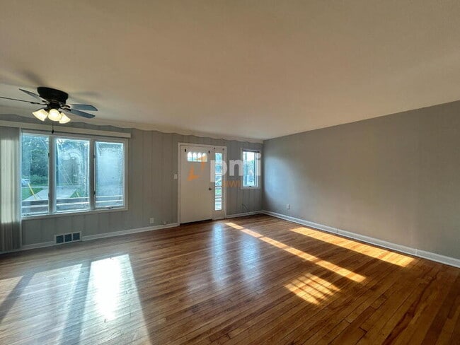 Foto del edificio - 8000 Lake Shore Dr