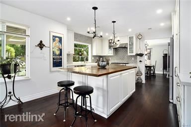Building Photo - 4 br, 3 bath House - 7824 Woodhall Ave