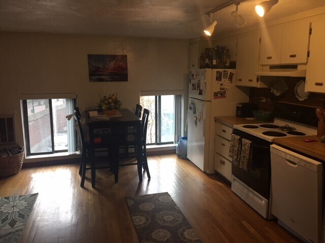 Building Photo - 8 Harris St