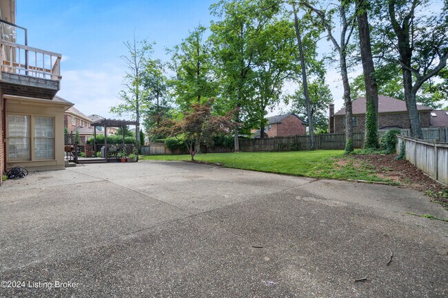 Building Photo - 305 Lake Forest Pkwy