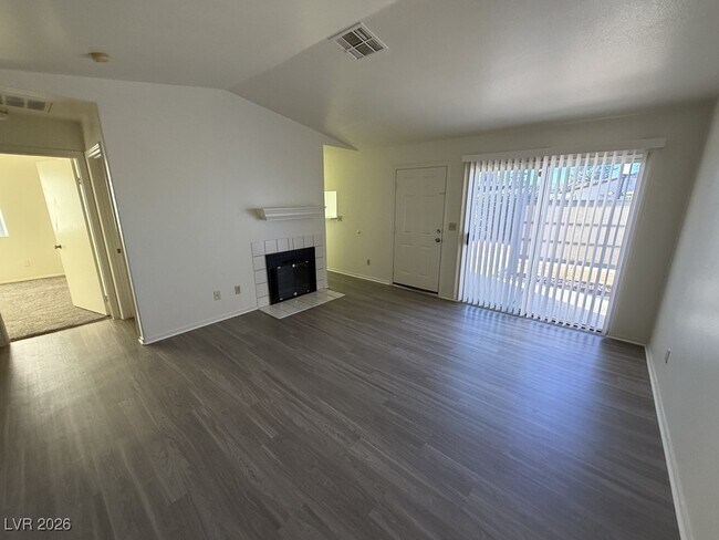 Foto del edificio - 275 N Lamb Blvd