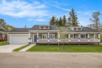 Building Photo - 6 Maple Vlg Ct