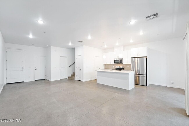 Foto del edificio - 225 N Pleasant Dr