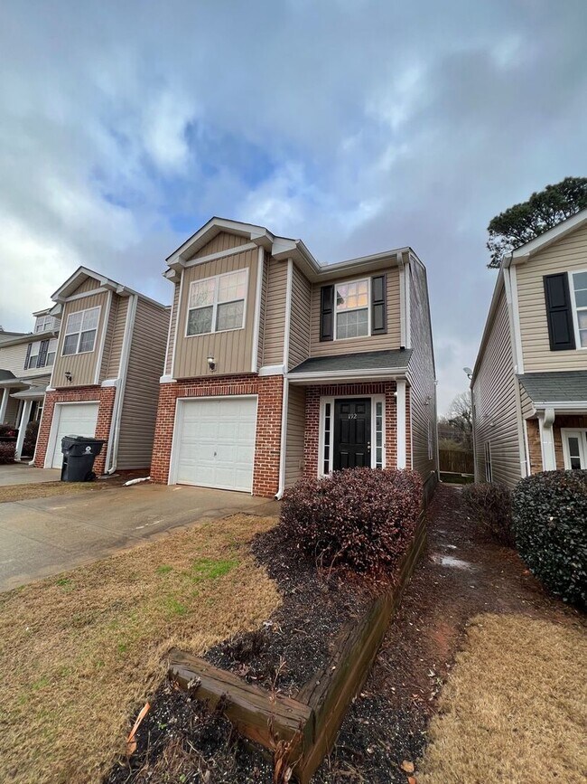 Building Photo - Great Villa Rica Townhome!